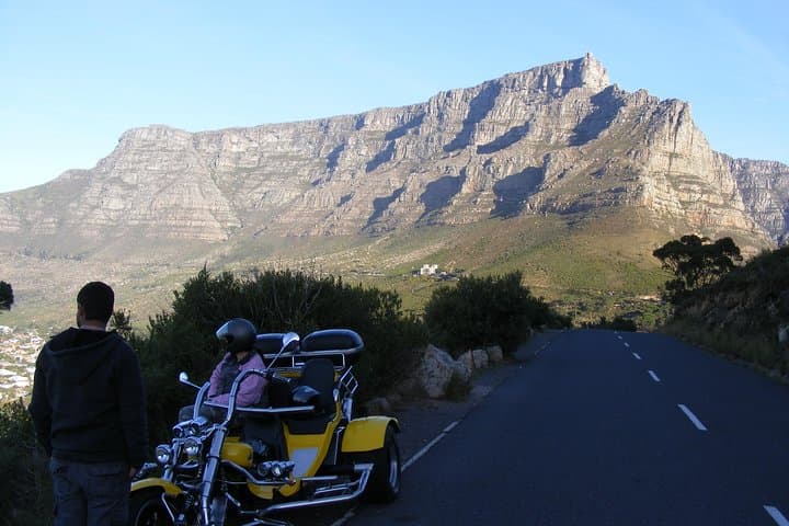 Signal Hill Romantic Sunset Tour — Cape Town Sunset & Sparkling Wine Experience