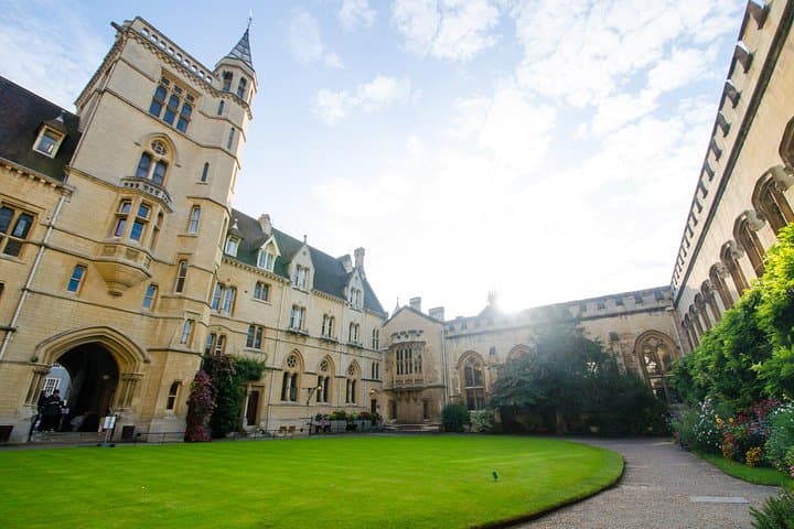 Private Oxford Walking Tour with University Alumni Guide — Tailored University Walks & Harry Potter Sites photo 3