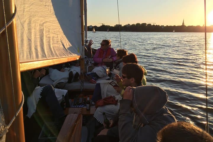 Sunset Sailing on Lake Alster: Hamburg Small-Group Cruise Experience photo 4