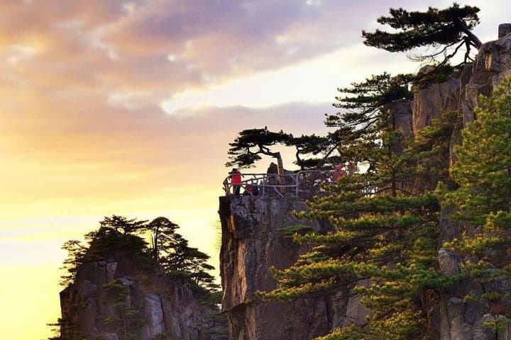 One-Day Huangshan Private Tour: Cable-Car Summit of Yellow Mountain photo 2