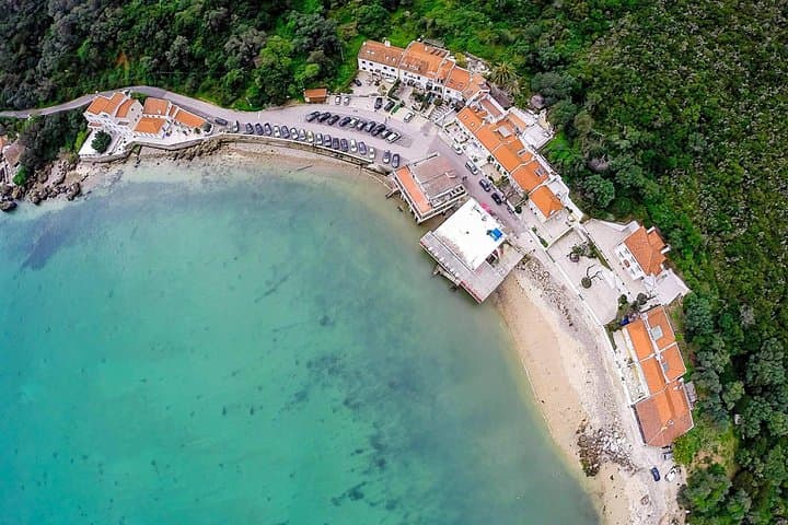 Sesimbra, Azeitao & Setúbal Private Day Tour: Castles, Cliffs & Wine Tasting photo 2