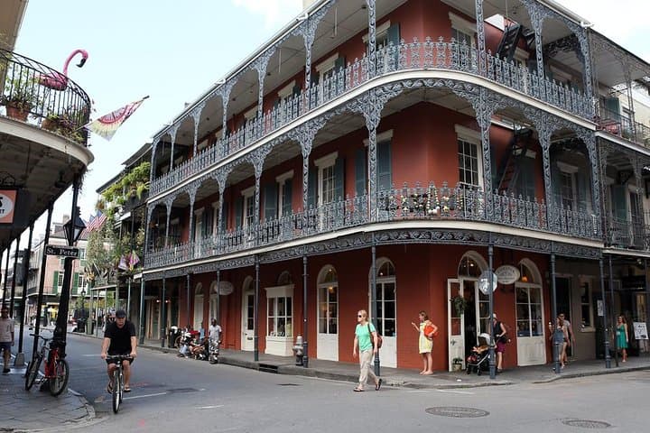 Drunken Turkey Hunt: French Quarter Scavenger & Haunted Pub Walk in New Orleans photo 2