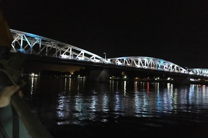 Hue Night Cyclo Tour: Evening Ride Through the Imperial City with Dinner