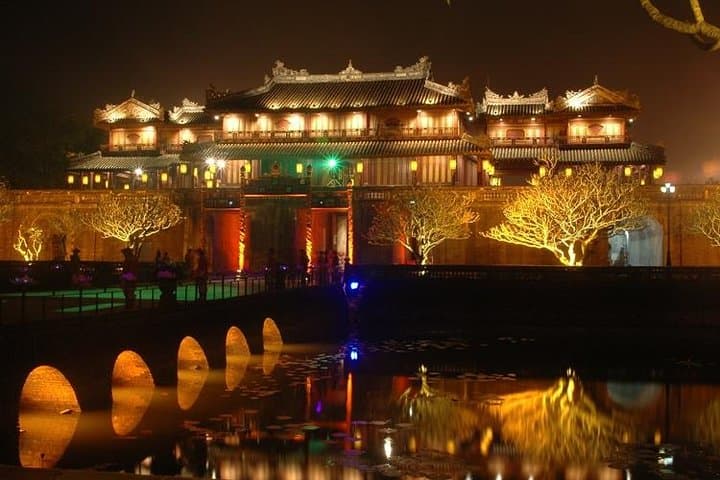 Hue Night Cyclo Tour: Evening Ride Through the Imperial City with Dinner photo 2
