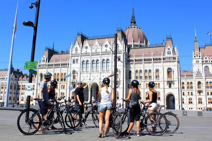 Private Budapest E-Bike Tour: 4-Hour Guided Ride Along the Danube