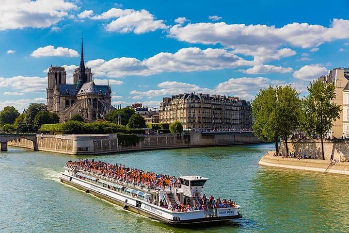 Seine River Sightseeing Cruise — Bateaux Mouches 70-Minute Tour in Paris photo 3
