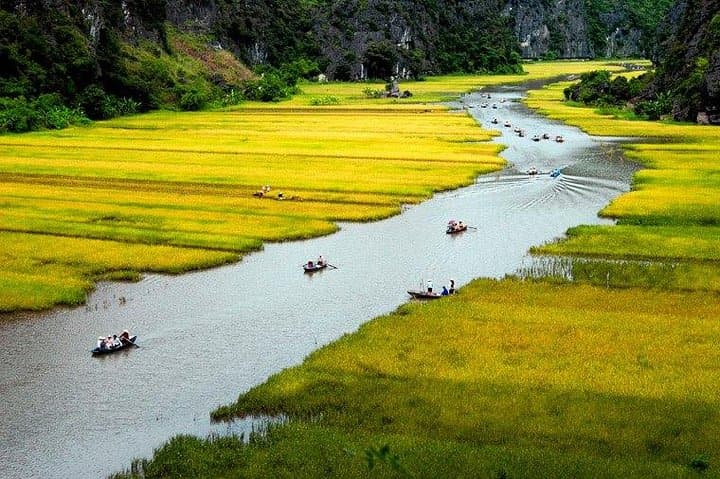 Hoa Lu, Tam Coc & Mua Cave: Full-Day Tour from Hanoi with Buffet Lunch