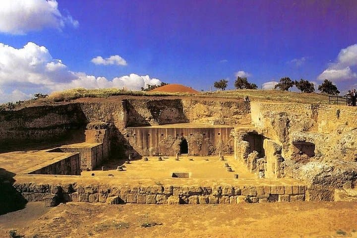 Carmona Roman Necropolis Walking Tour — Ancient Tombs Near Seville photo 2
