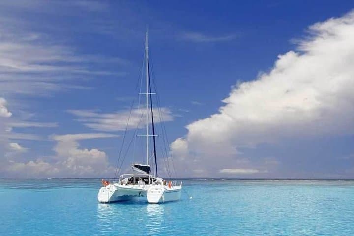 Northern Mauritius Catamaran Cruise to Coin de Mire & Île Plate — Full-Day Guide
