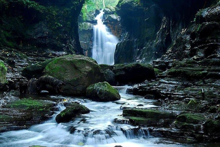 Hidden Valley Springs Day Trip from Manila: Alaminos Crater Pools & Waterfall