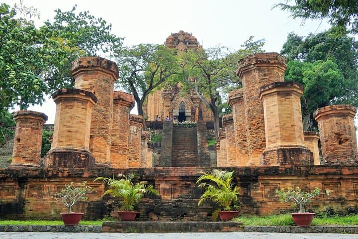 Nha Trang Half-Day Cultural Tour: Po Nagar, Stone Church & Long Son Pagoda