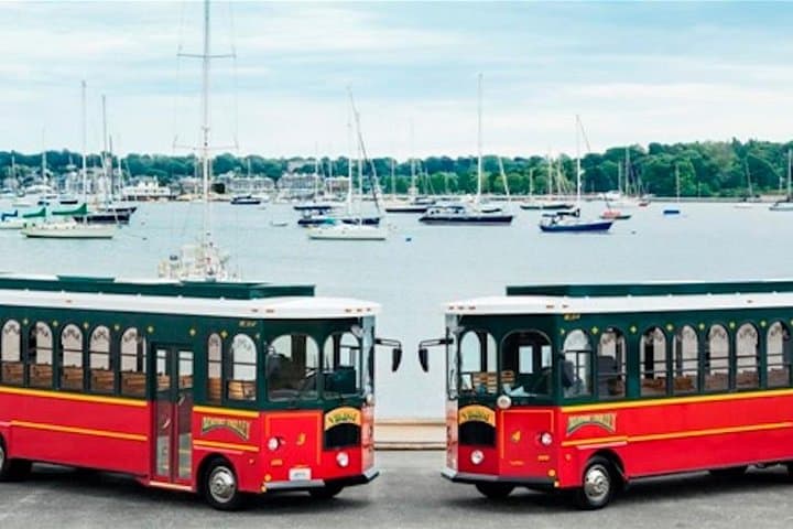 Newport Trolley Tour & The Breakers: A 3‑Hour Dive into Gilded‑Age Coastline