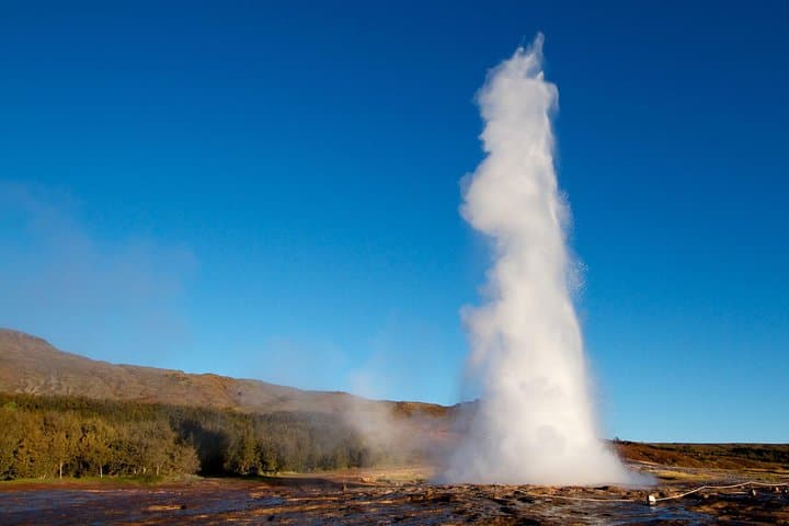 Golden Circle and Northern Lights Combo: Reykjavik Day Tour & Aurora Chase photo 2