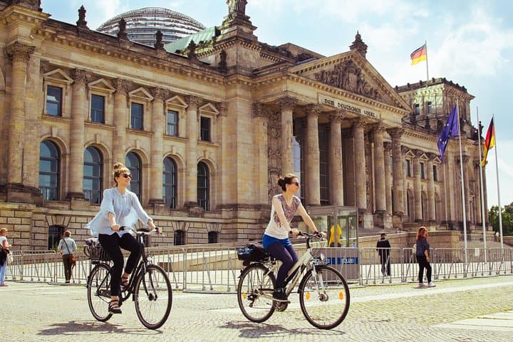 Berlin by Bike: Private Guided City Cycling Tour of Reichstag & Checkpoint Charlie