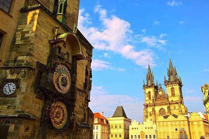 Prague Old Town Highlights: 2-Hour Walking Tour of Charles Bridge & Jewish Quarter