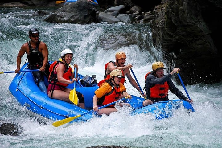 Pacuare River Rafting Class III–IV: Day Trip from San José