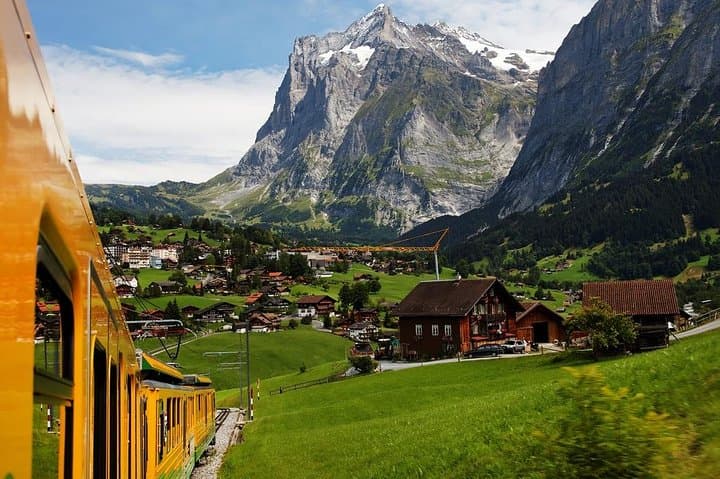 Eiger & Jungfrau Panorama: Kleine Scheidegg Day Tour from Zurich