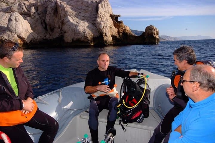 Full-Day Snorkeling and Guided Dive in the Calanques National Park from Marseille — Boat Trip to Turquoise Coves photo 2