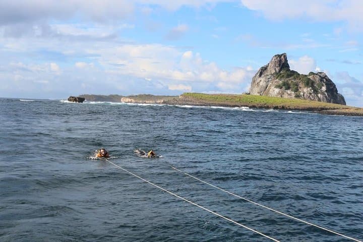 Underwater Boat Hitchhiking in Fernando de Noronha: Tow-Snorkel Adventure over a Shipwreck photo 3
