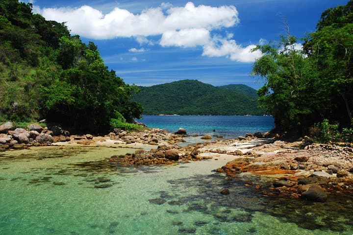 Speedboat to Ilha Grande's Blue & Green Lagoons: Full-Day Northern Coast Tour