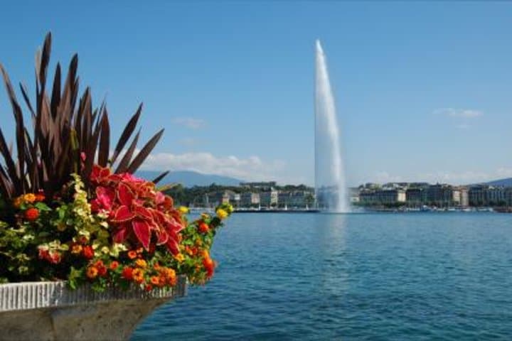 Geneva City Tour & Lake Cruise — Jet d'Eau, Old Town and UN Highlights