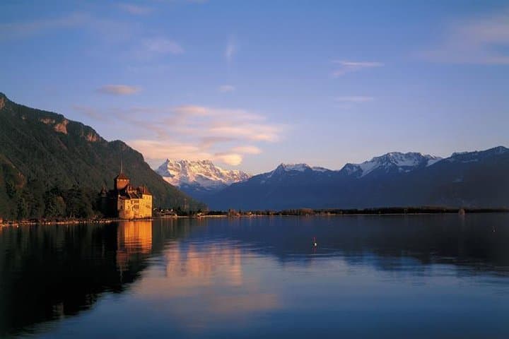 Chillon Castle & Chaplin’s World: Lavaux Vineyards and Lake Geneva Cruise from Lausanne