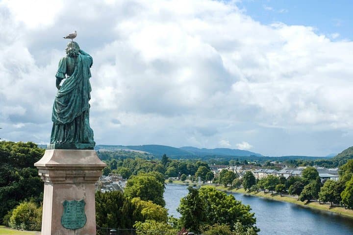 Private Inverness & Loch Ness Custom Tour: History, Highlands, and Urquhart Castle