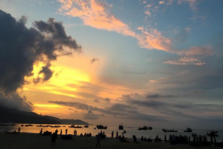 Danang Waterfront Photo Tour: Sunrise Markets, Harbours & Documentary Tips photo 2