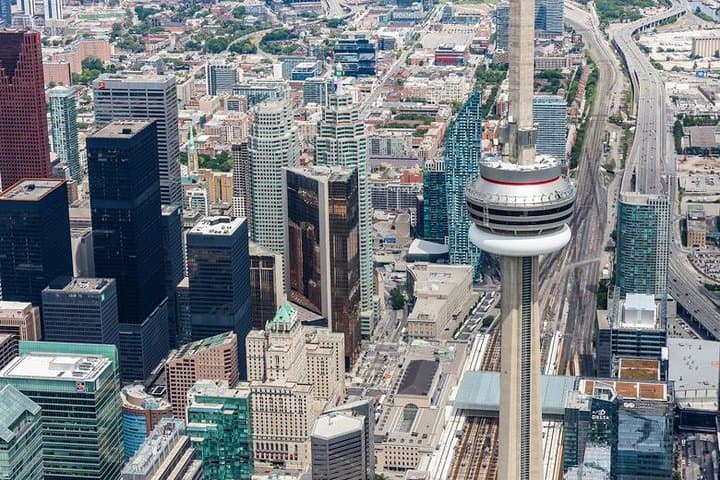 Toronto from Above: Romantic Private Helicopter Helicopter Tour for Two photo 4