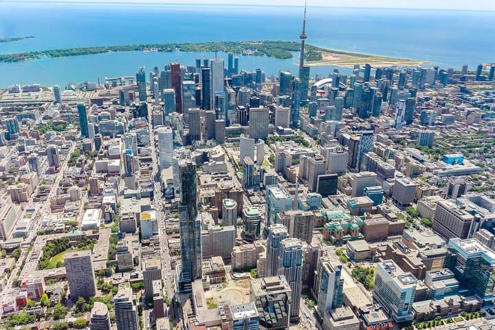 Toronto Helicopter Tour: 7-Minute Skyline Flight Over Lake Ontario photo 2