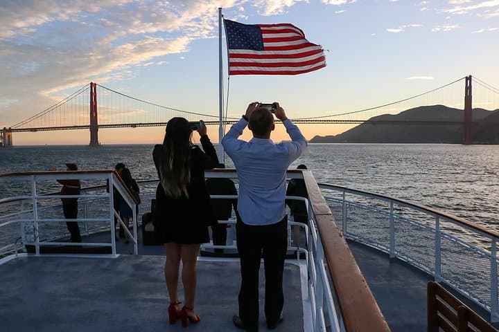 San Francisco Signature Dinner Cruise: Sunset Yacht Buffet & Bay Sights photo 2