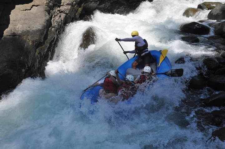 El Chorro Whitewater Rafting — Class IV Rapids on the Naranjo River Near Manuel Antonio