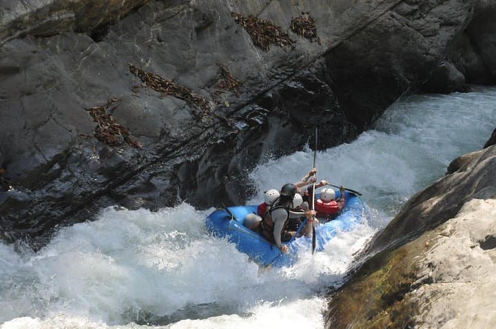 El Chorro Whitewater Rafting from Jaco — Class IV Rapids on the Naranjo River