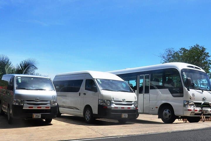 Private Transfer from La Fortuna to Manuel Antonio with Tarcoles Crocodile Stop