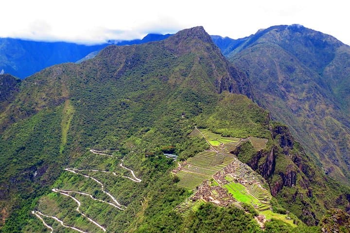 Huayna Picchu & Machu Picchu Day Trip from Cusco — Train, Summit and Guided Circuit 3 photo 4