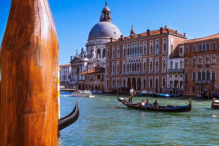 Glide the Grand Canal: 30-Minute Venice Gondola Experience photo 2