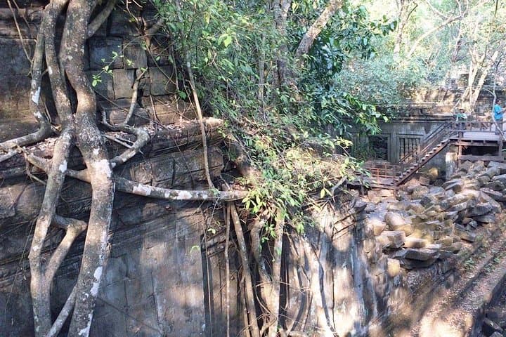 Beng Mealea and Kompong Kleang: Temple Ruins and Tonle Sap Boat Tour from Siem Reap