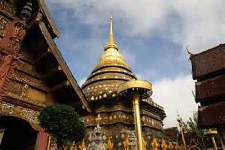 Private Temples Tour: Wat Prathat Lampang Laung & Haripunchai Day Trip from Chiang Mai