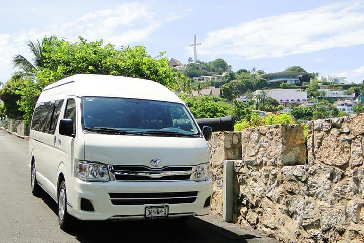Private Car & Guided Half-Day Tour in Acapulco — Coast, Culture & Cliff Divers