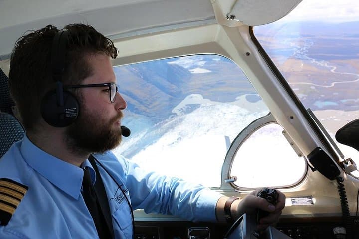 Aerial tour over Hvannadalshnjúkur and Jökulsárlón: Glacier lagoon flight from Skaftafell photo 5