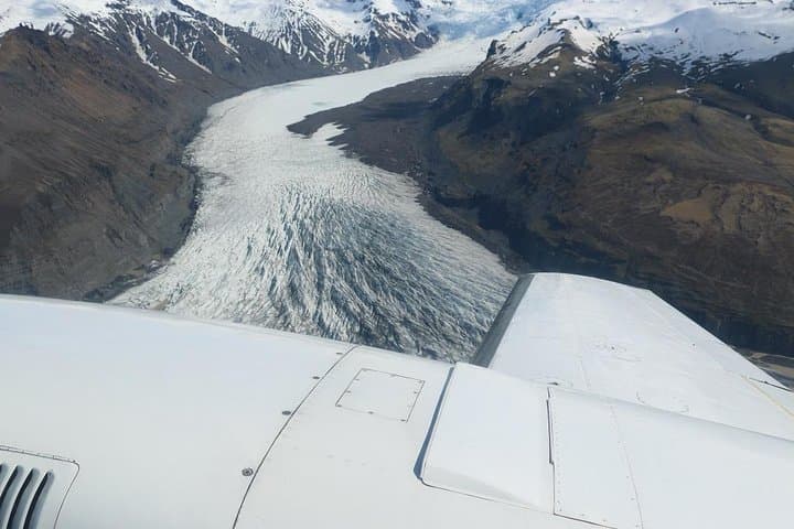 Sightseeing Flight Over Vatnajökull: Grímsvötn Eruption Sites from Skaftafell photo 3