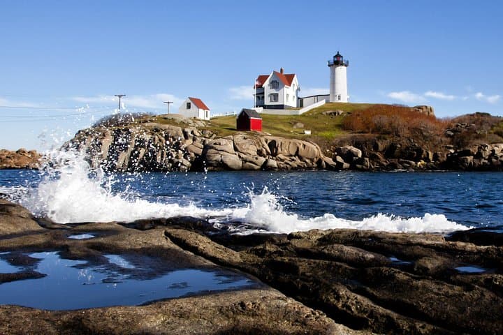 Explore Coastal Maine: Private Day Trip from Boston to Lobster Docks and Lighthouses