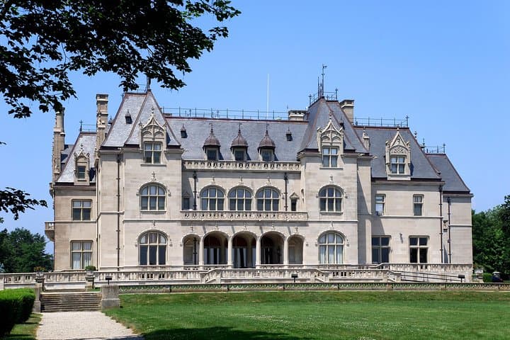 Boston to Newport Mansions Private Day Trip & Cliff Walk