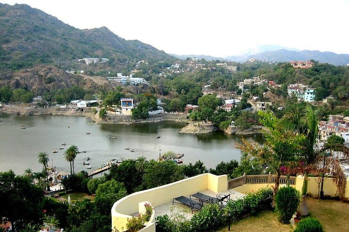 Mount Abu Full-Day Private Sightseeing Tour from Udaipur — Dilwara Temples & Nakki Lake photo 3