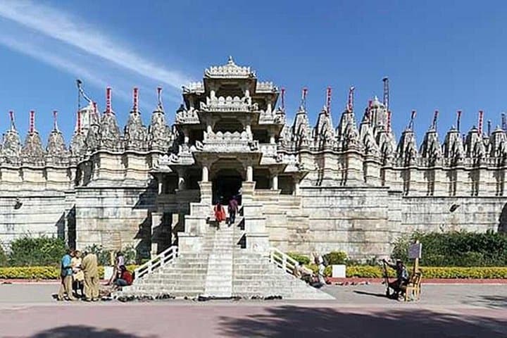 Kumbhalgarh and Ranakpur Private Day Trip from Udaipur — Fort Walls and Marble Temples photo 2