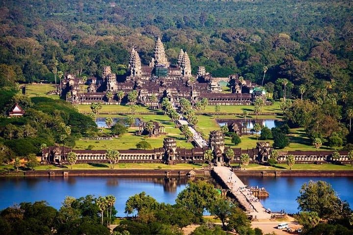 Explore Angkor Wat: Private Full-Day Tour from Siem Reap