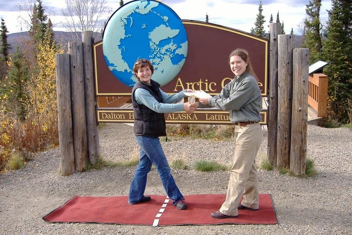 Exploring Alaska’s Midnight Sun: A Day-Long Arctic Circle Drive Adventure