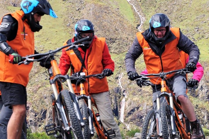Abra of Lares Biking Tour from Cusco: Descend from 4,470 m into the Sacred Valley photo 2