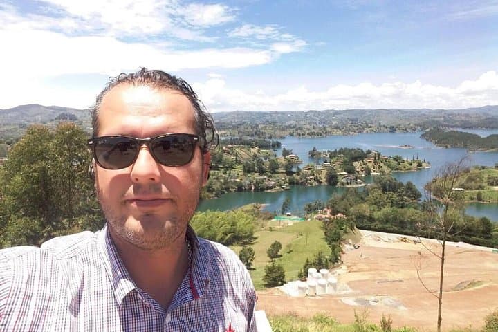 Escobar and the Rock Tour: Guatapé, La Manuela & Peñol Rock Climb photo 2