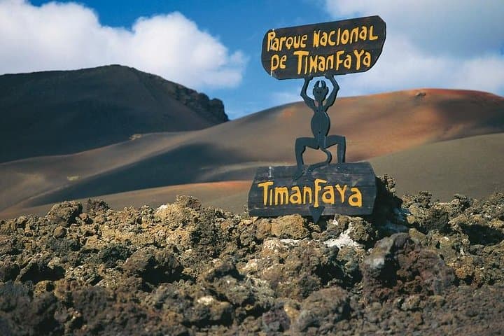 Timanfaya & La Geria Volcano Route: Guided Half-Day with Pickup from Lanzarote